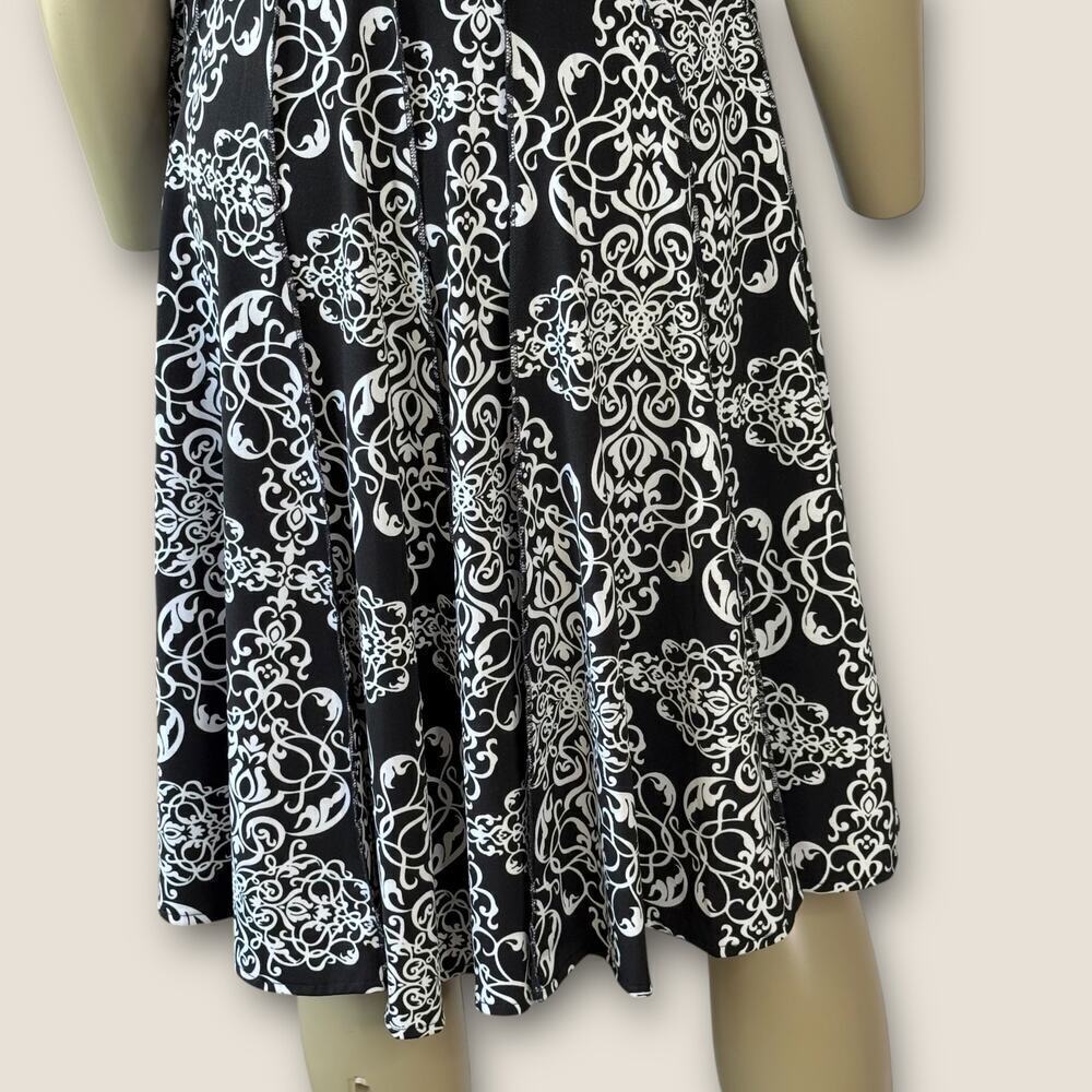 HAANI Floral Sleeveless Fit Flare Dress Jersey Stretchy Petite L Black & White - Picture 10 of 13